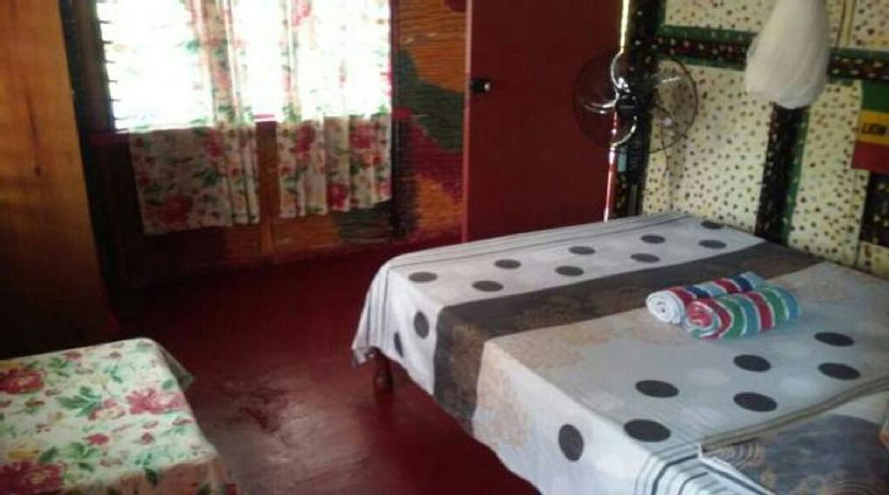 Shades Cottage Guesthouse Blue Hole Eksteriør bilde